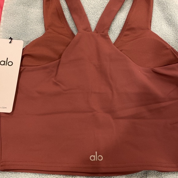 Air brush real bra tank
Size medium 
Color burgundy truffle
Alo yoga - Picture 4 of 6